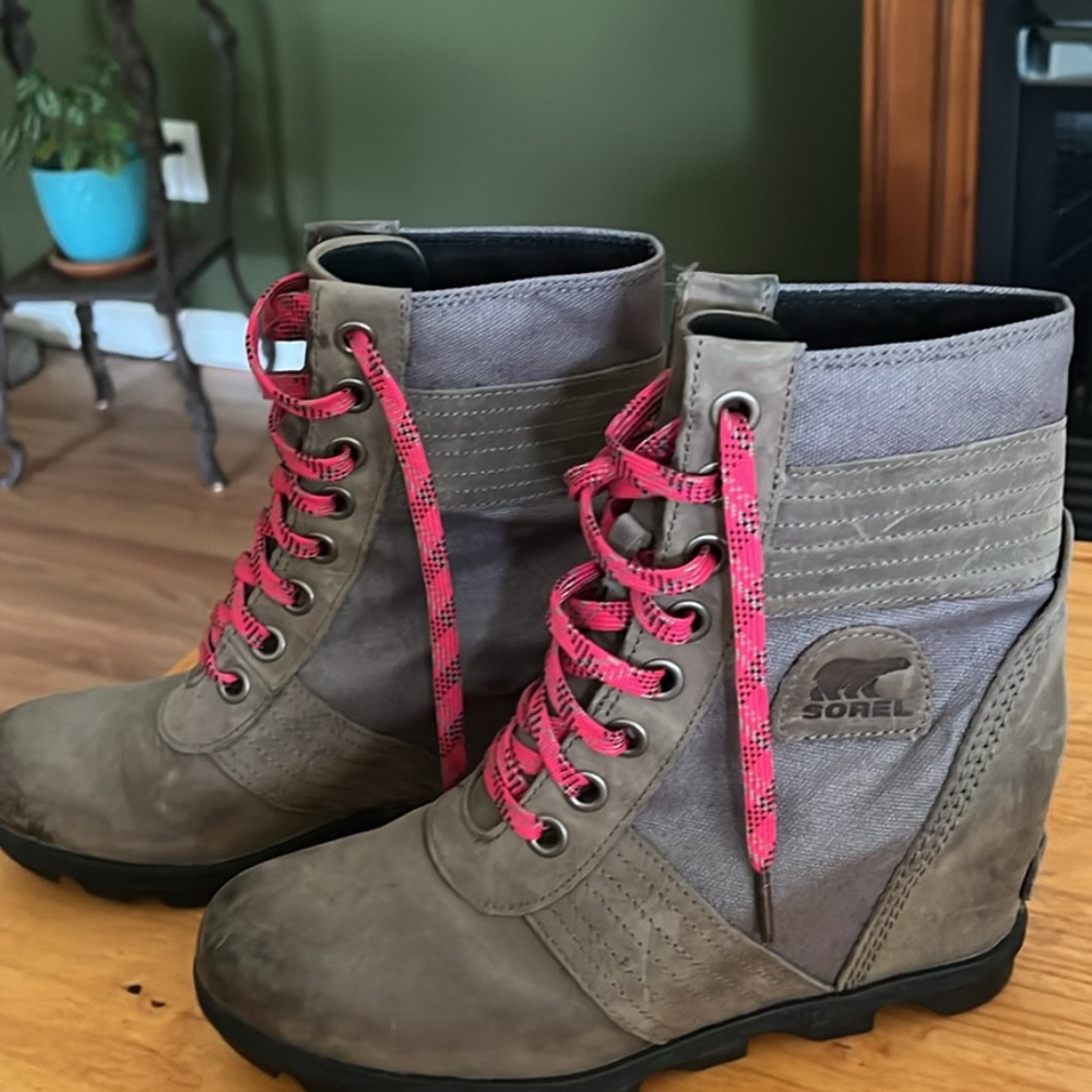 Sorel Lexie Wedge Boot, Army Green Size 9.5
